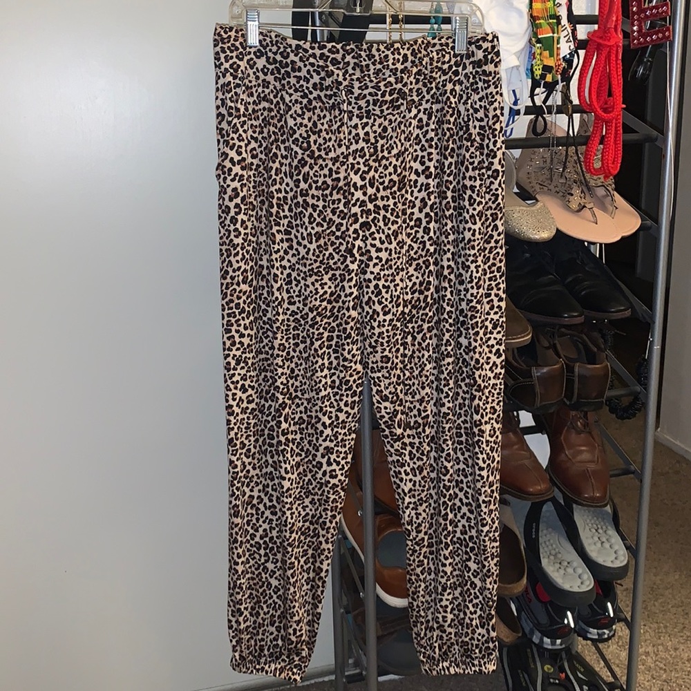 Leopard 🐆 jogger pants lightweight women’s size XL